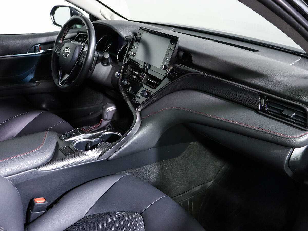 Toyota Camry с пробегом — 2021 год. Фото: #2