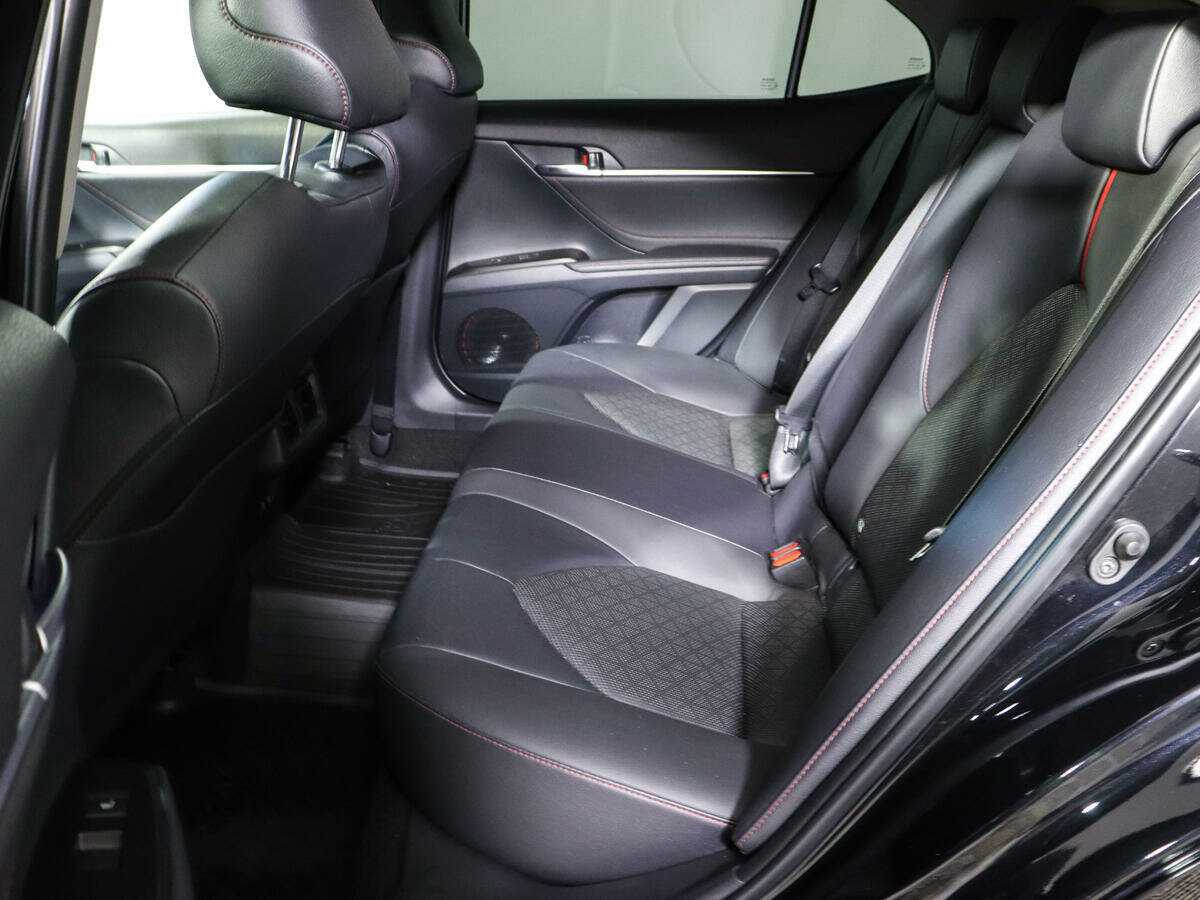 Toyota Camry с пробегом — 2021 год. Фото: #3