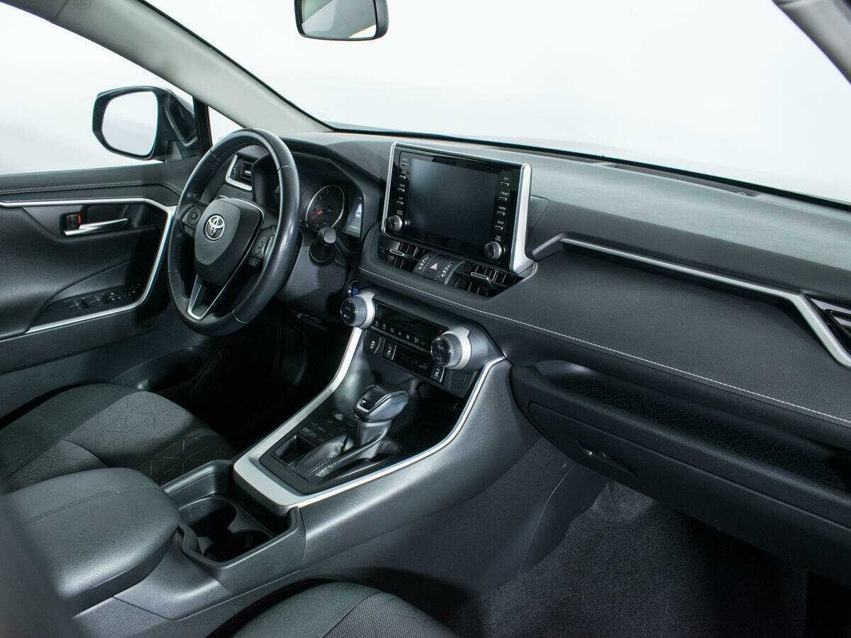 Toyota RAV4 с пробегом — 2020 год. Фото: #4