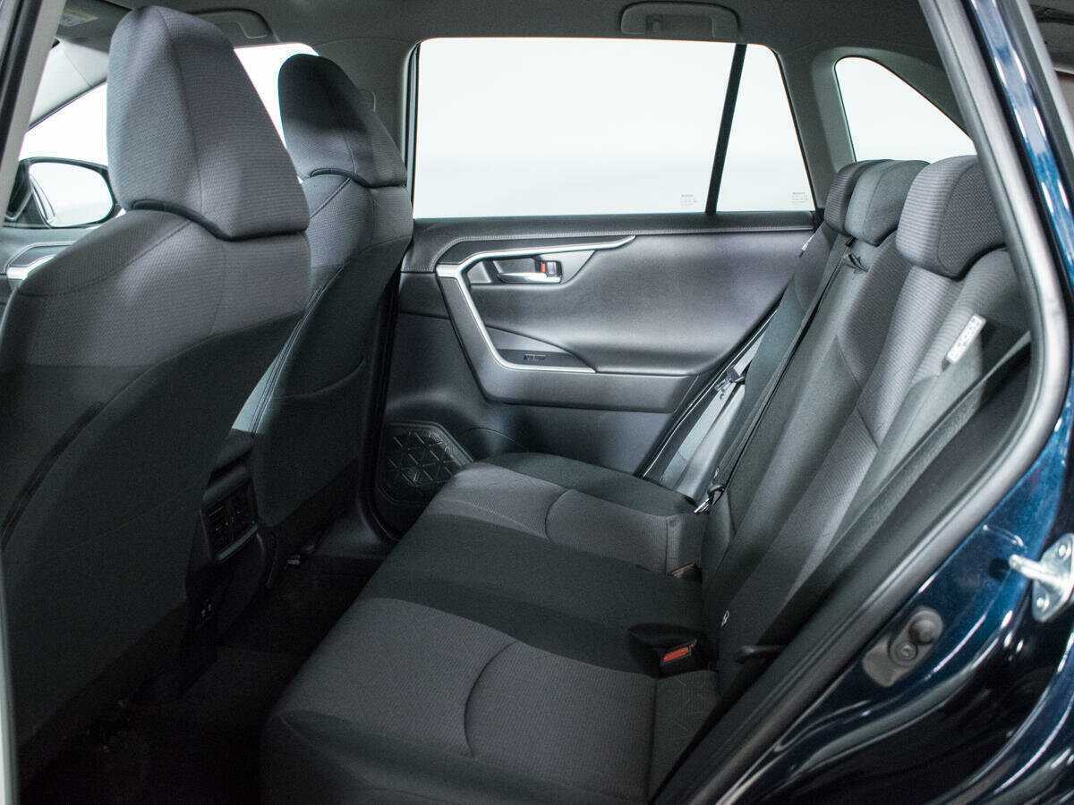 Toyota RAV4 с пробегом — 2020 год. Фото: #5