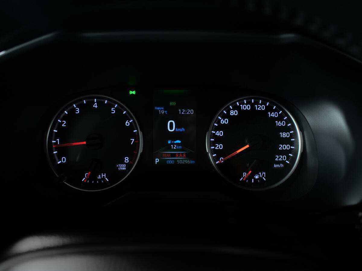 Toyota RAV4 с пробегом — 2020 год. Фото: #6