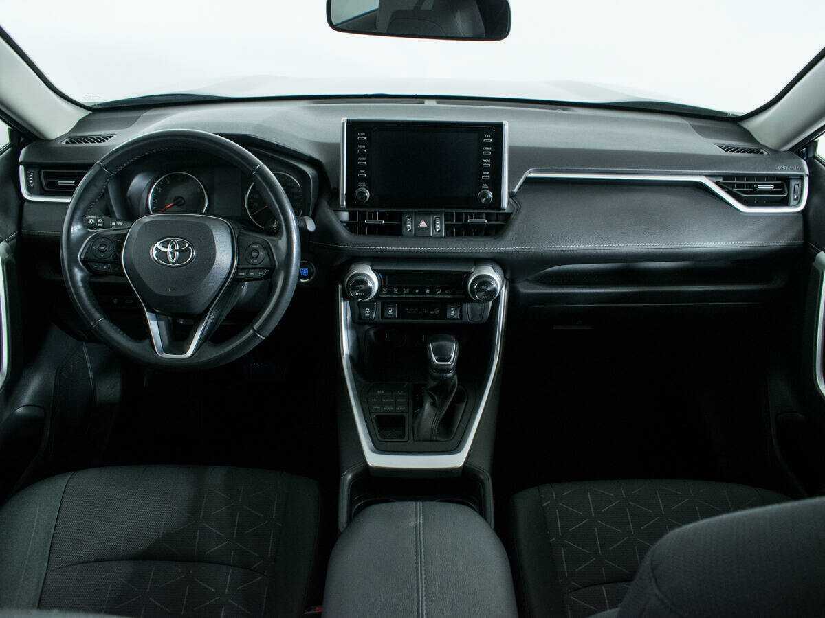Toyota RAV4 с пробегом — 2020 год. Фото: #7