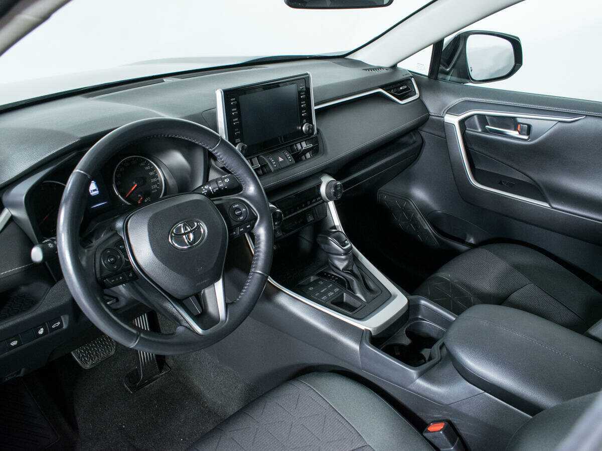 Toyota RAV4 с пробегом — 2020 год. Фото: #8