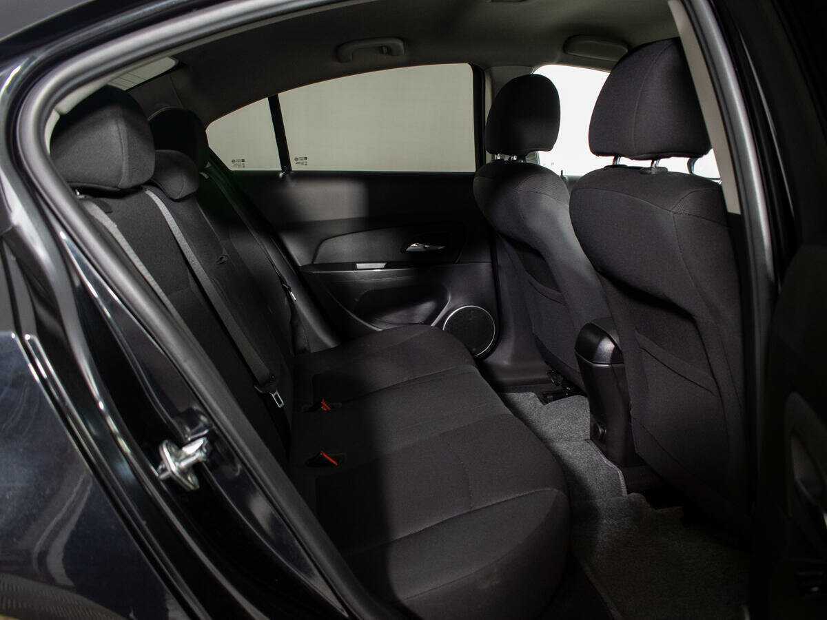 Chevrolet Cruze с пробегом — 2011 год. Фото: #9