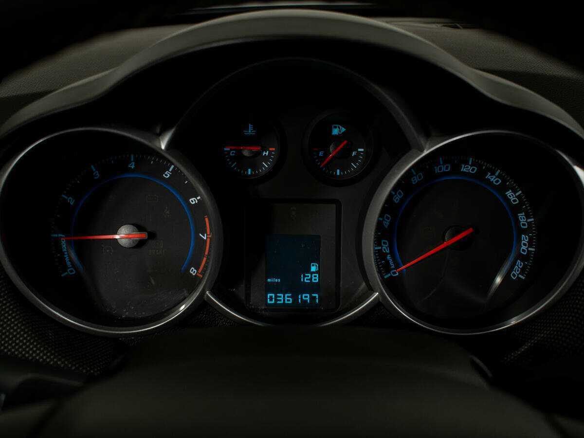 Chevrolet Cruze с пробегом — 2011 год. Фото: #11