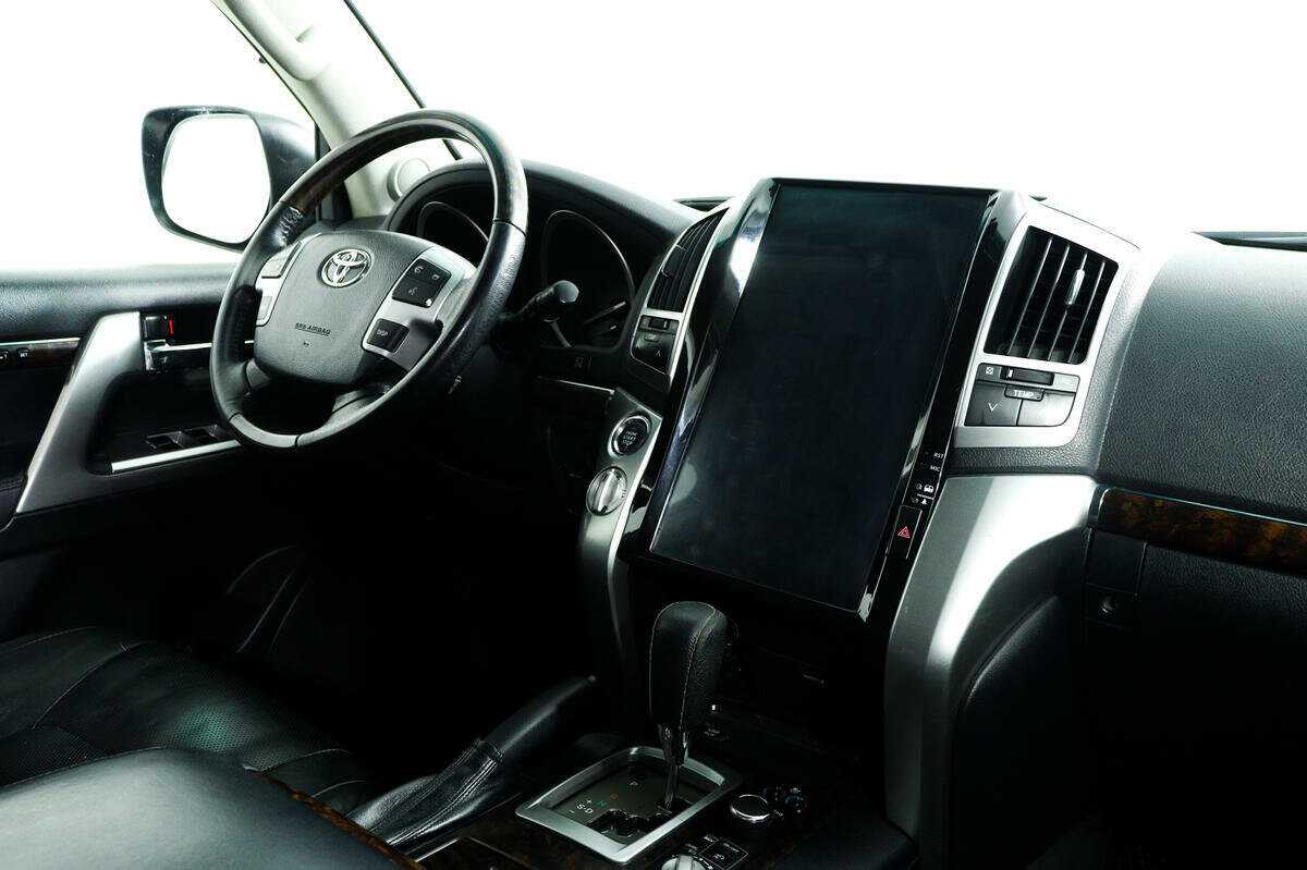 Toyota Land Cruiser с пробегом — 2013 год. Фото: #6