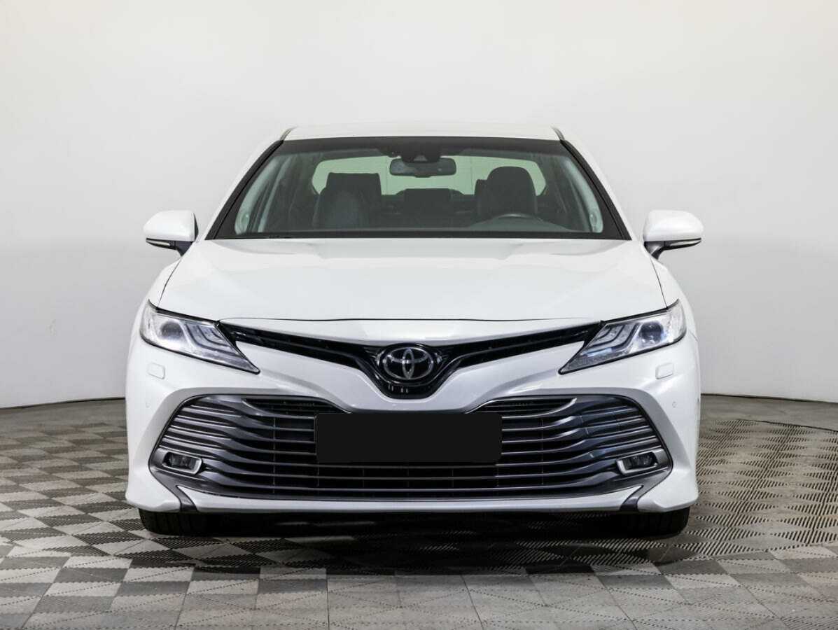 Toyota Camry с пробегом — 2020 год. Фото: #1