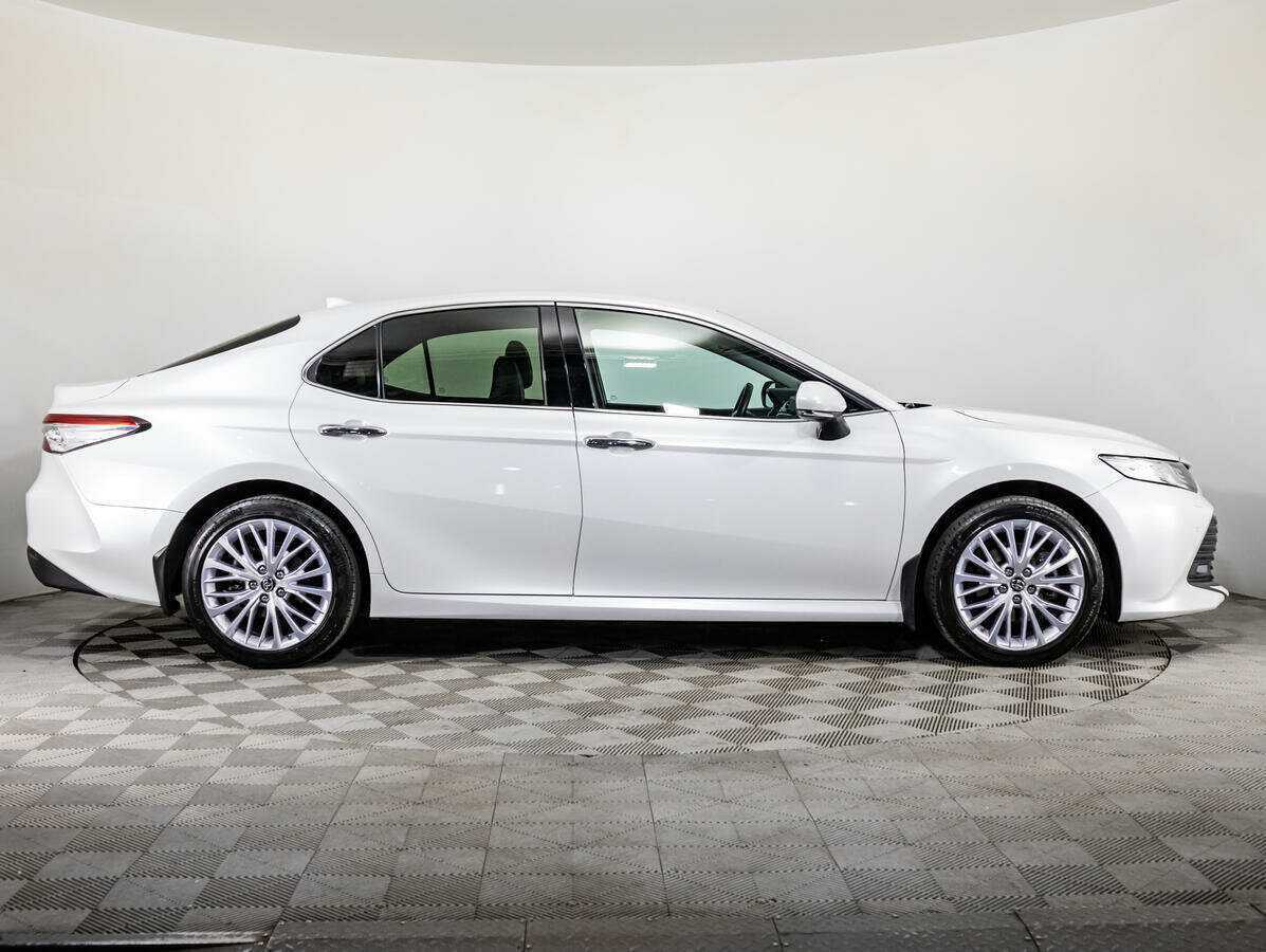 Toyota Camry с пробегом — 2020 год. Фото: #3