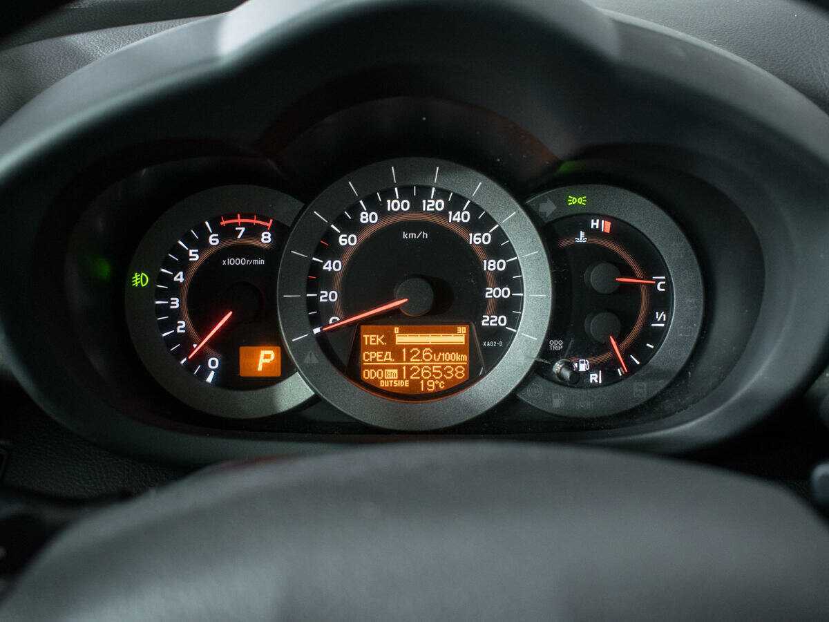 Toyota RAV4 с пробегом — 2011 год. Фото: #10