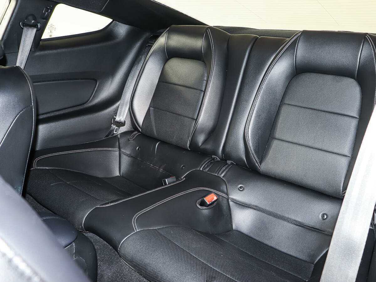 Ford Mustang с пробегом — 2020 год. Фото: #9