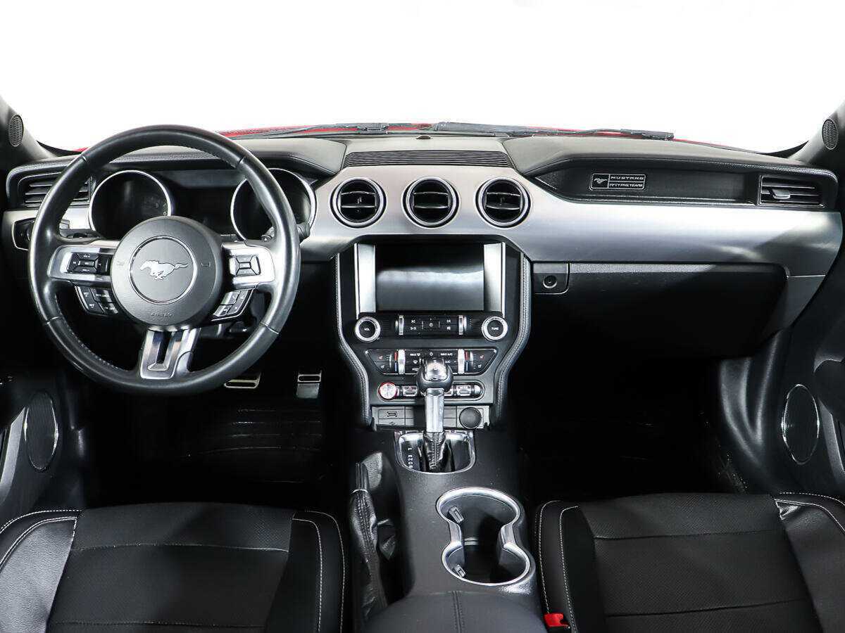 Ford Mustang с пробегом — 2020 год. Фото: #10