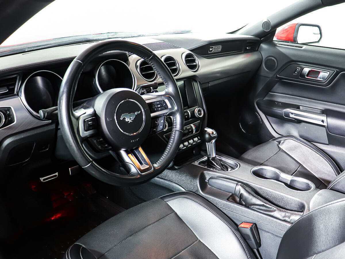 Ford Mustang с пробегом — 2020 год. Фото: #12