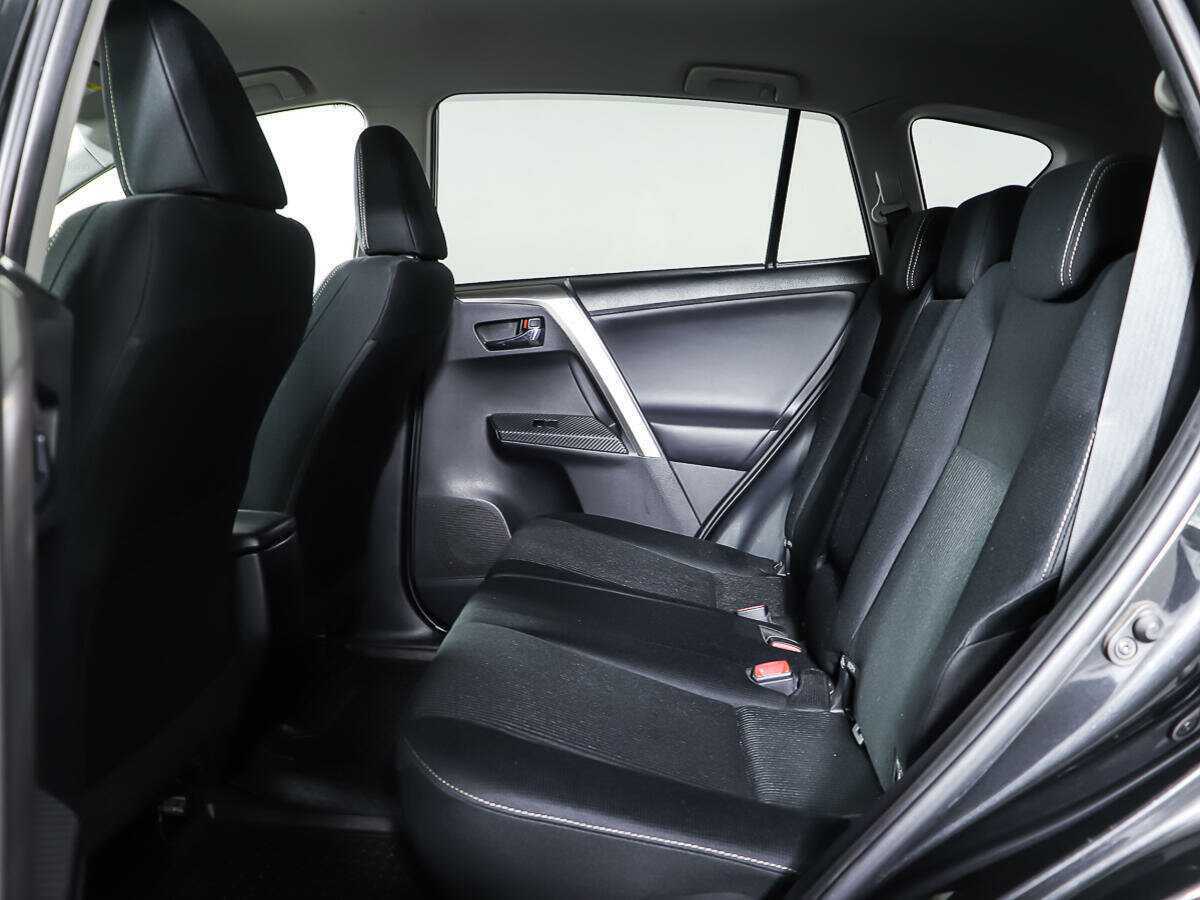 Toyota RAV4 с пробегом — 2013 год. Фото: #9