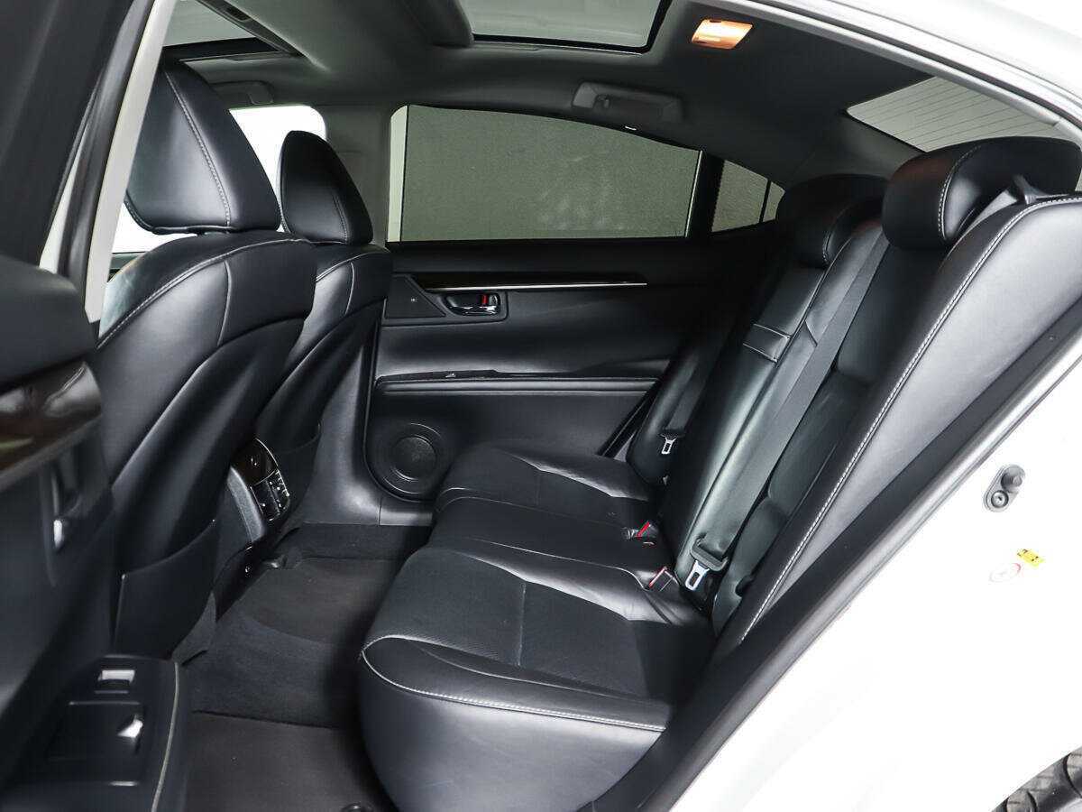 Lexus ES с пробегом — 2014 год. Фото: #9