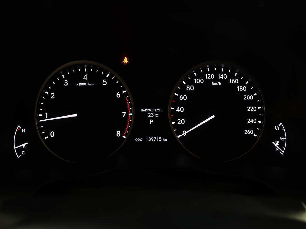 Lexus ES с пробегом — 2014 год. Фото: #13