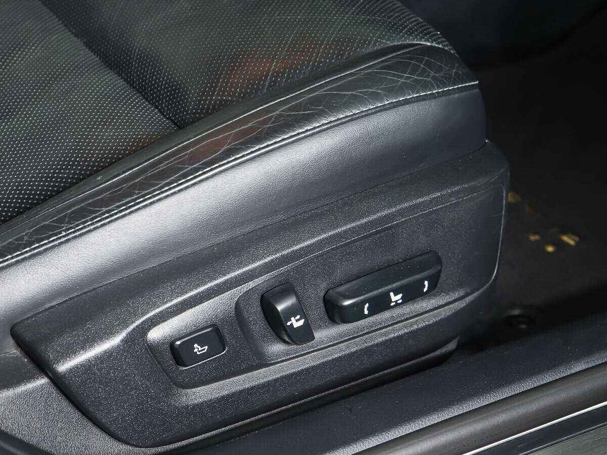 Lexus ES с пробегом — 2014 год. Фото: #14