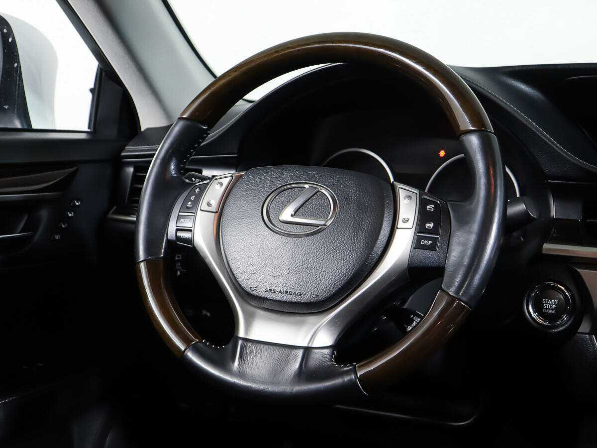 Lexus ES с пробегом — 2014 год. Фото: #17
