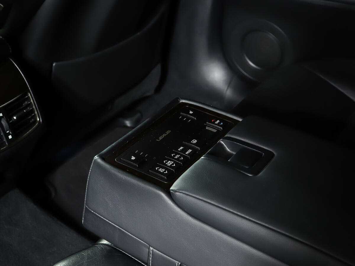 Lexus ES с пробегом — 2014 год. Фото: #18