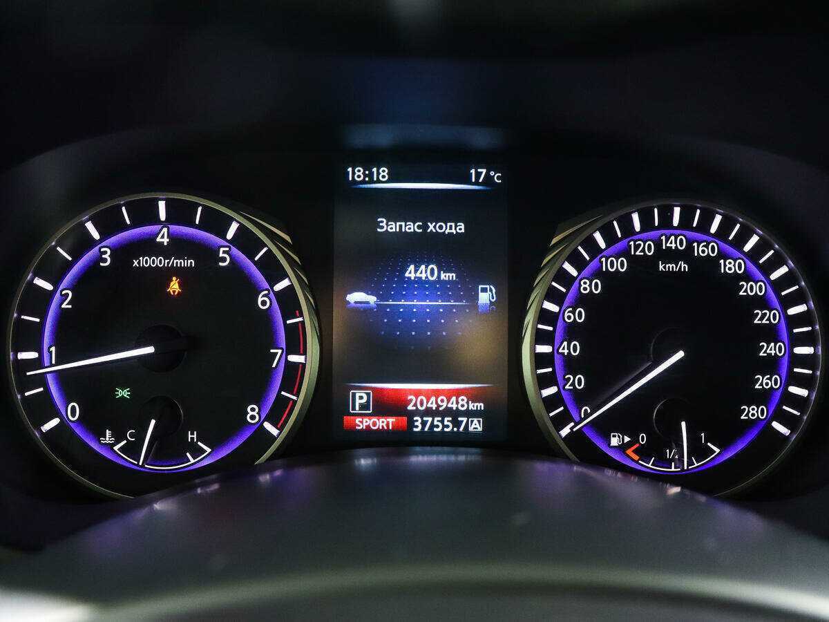 Infiniti Q50 с пробегом — 2015 год. Фото: #10