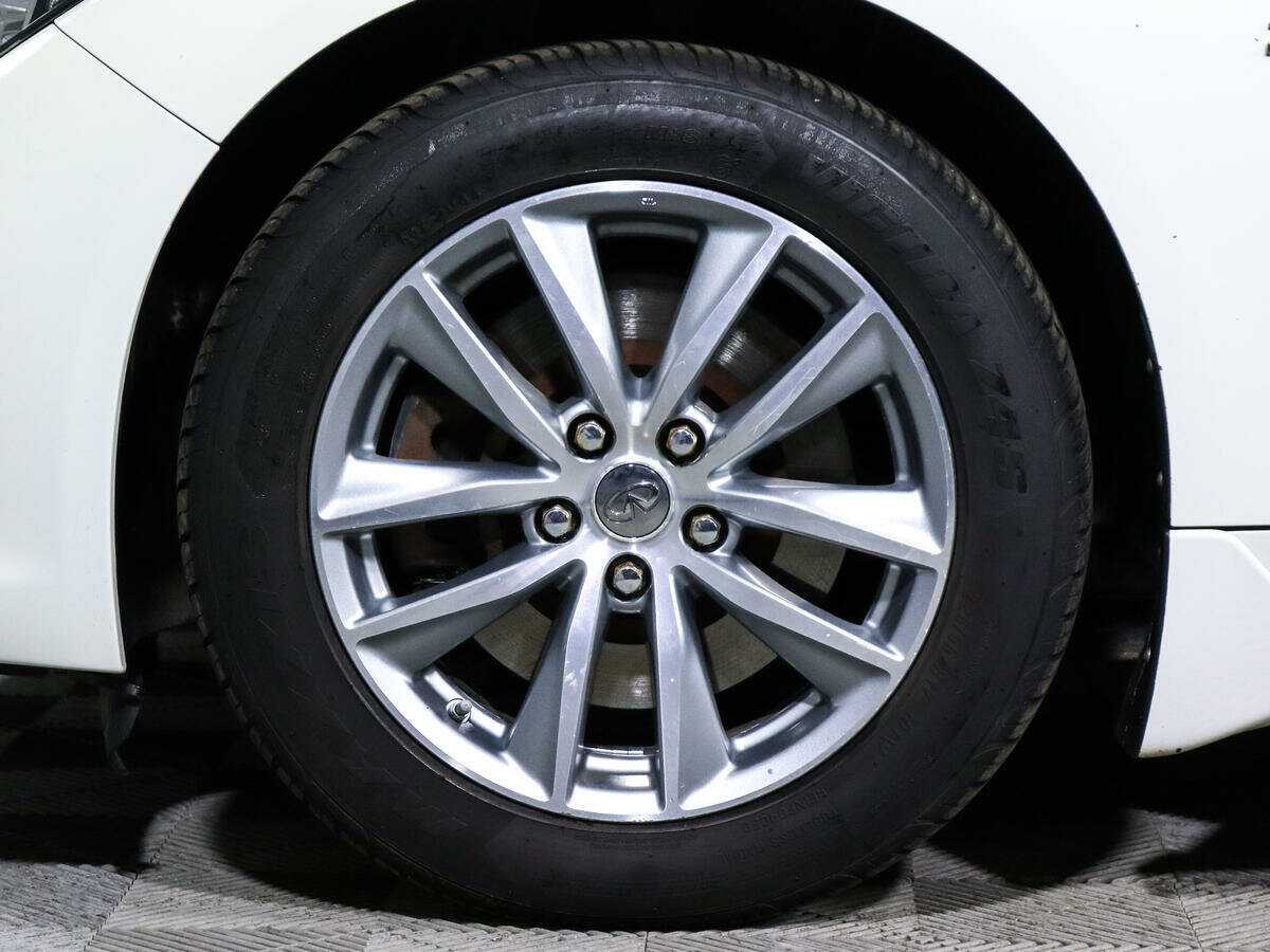 Infiniti Q50 с пробегом — 2015 год. Фото: #18