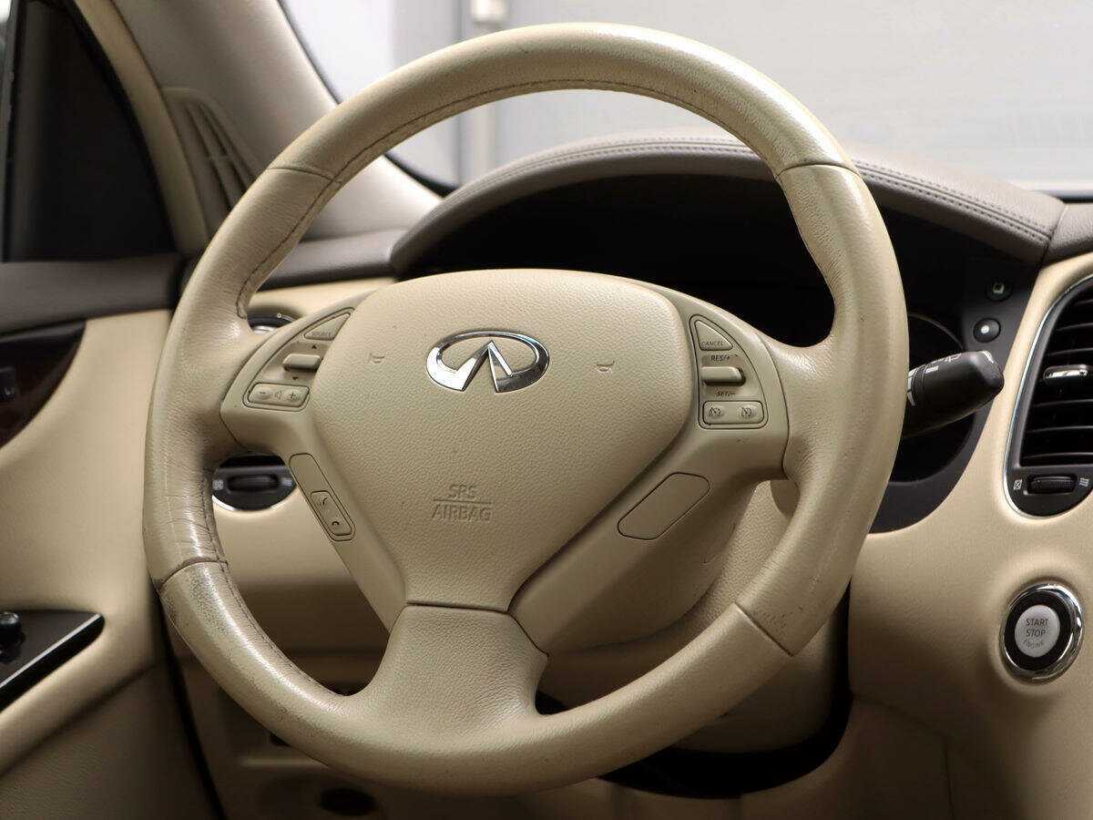 Infiniti QX50 с пробегом — 2015 год. Фото: #10