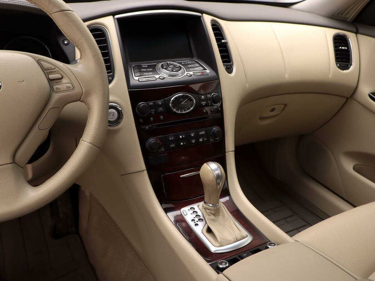 Infiniti QX50 с пробегом — 2015 год. Фото: #13