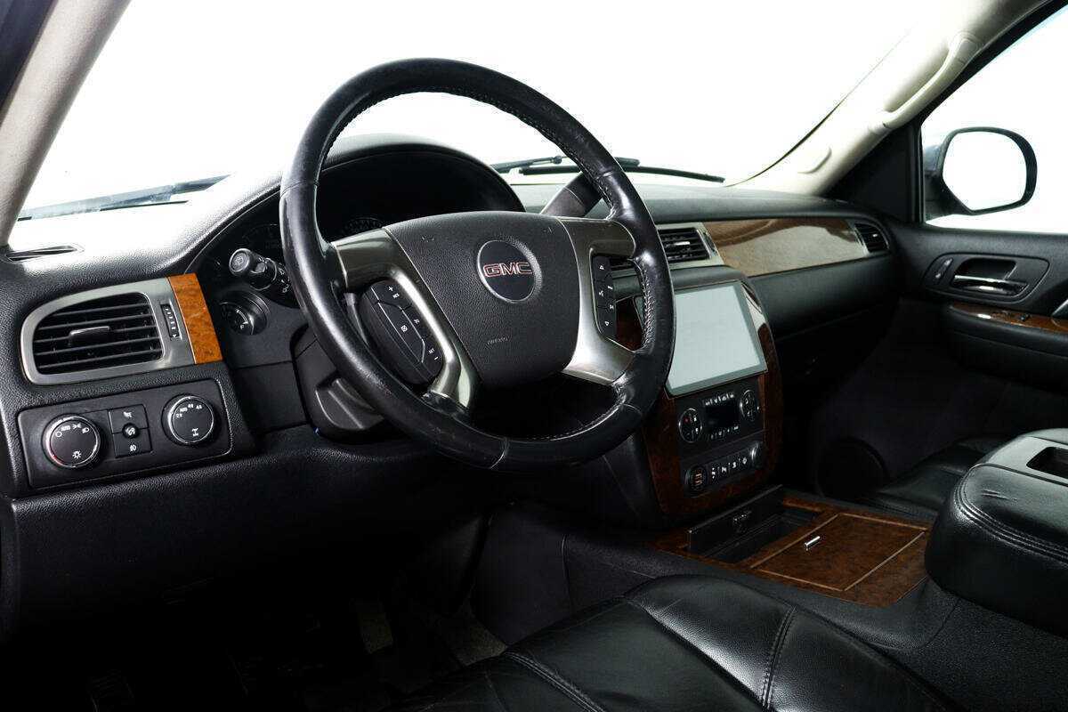 GMC Yukon с пробегом — 2006 год. Фото: #12