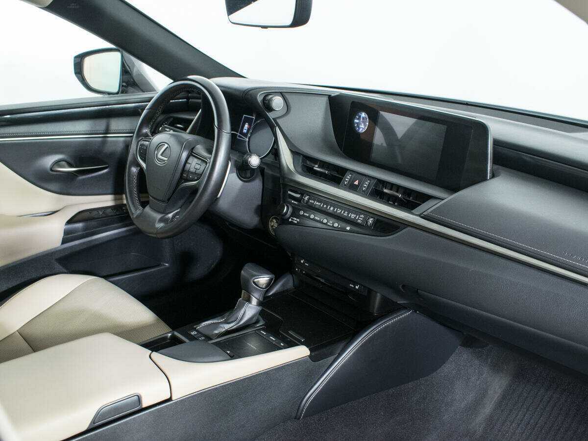 Lexus ES с пробегом — 2019 год. Фото: #8