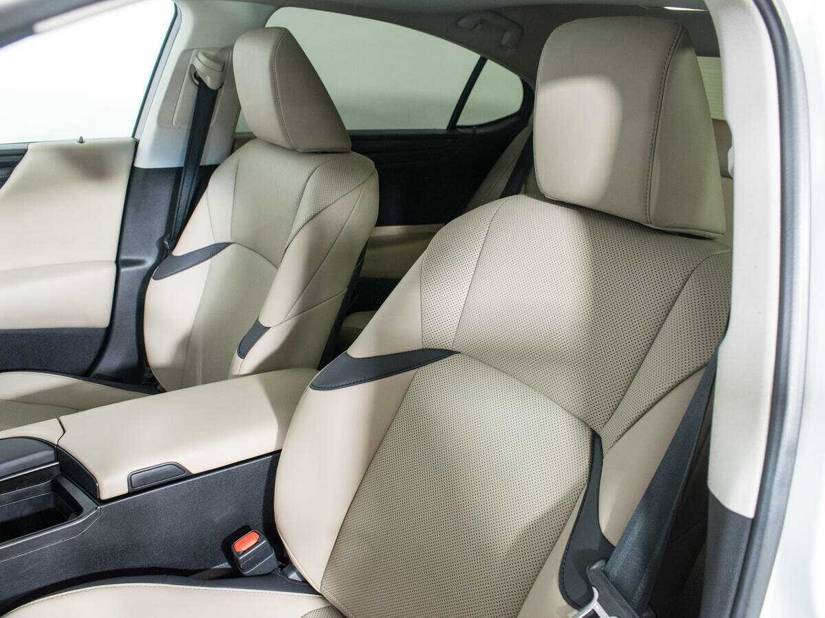 Lexus ES с пробегом — 2019 год. Фото: #12