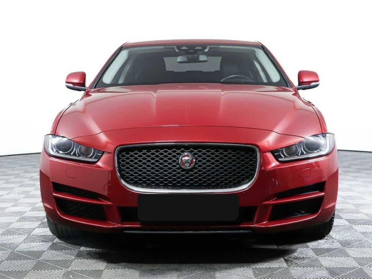 Jaguar XE с пробегом — 2018 год. Фото: #1
