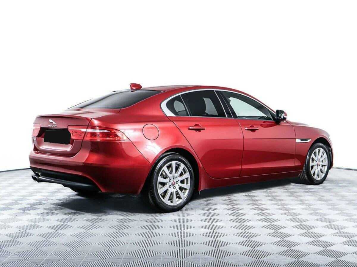 Jaguar XE с пробегом — 2018 год. Фото: #4