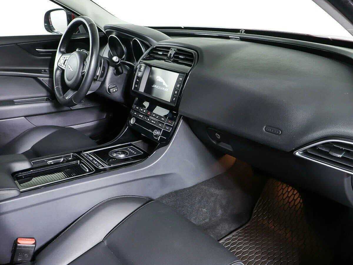 Jaguar XE с пробегом — 2018 год. Фото: #8