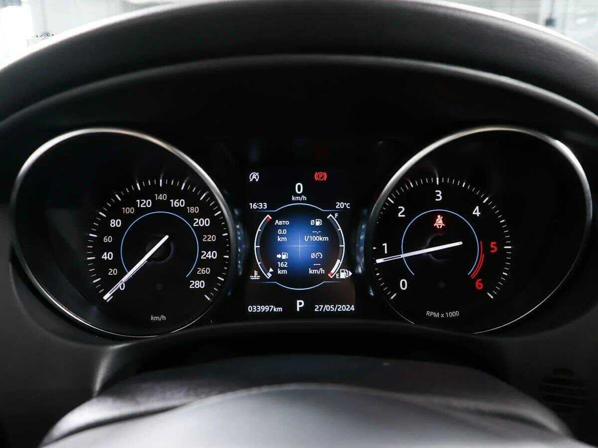 Jaguar XE с пробегом — 2018 год. Фото: #9