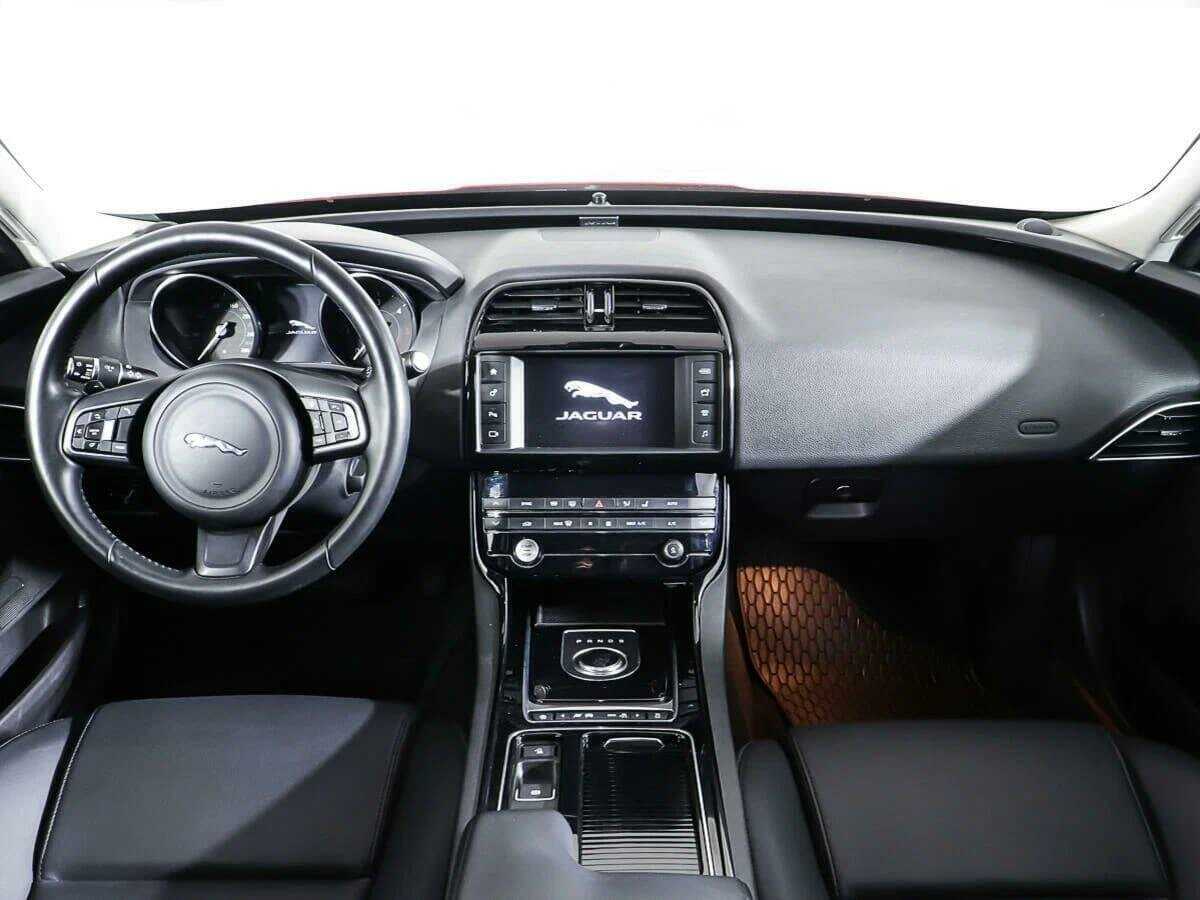 Jaguar XE с пробегом — 2018 год. Фото: #10