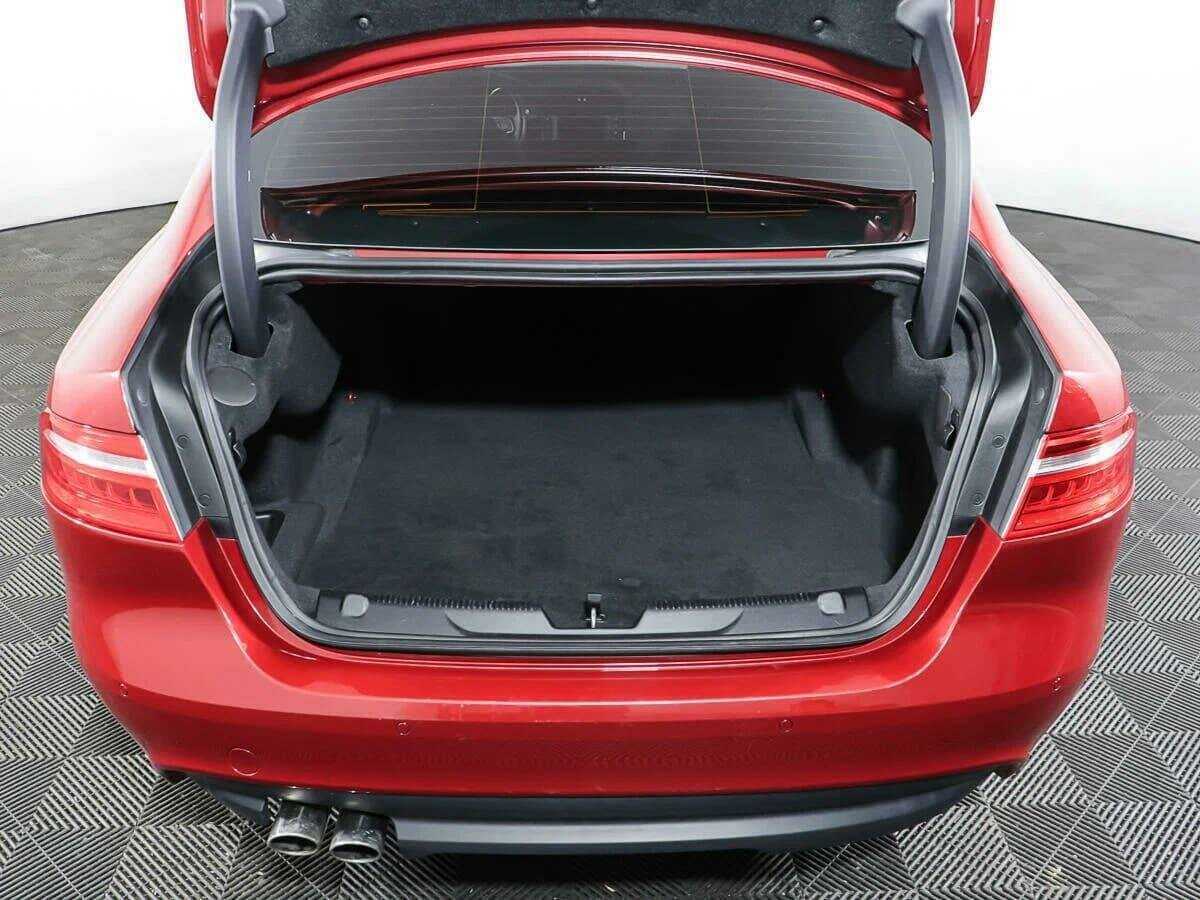 Jaguar XE с пробегом — 2018 год. Фото: #15