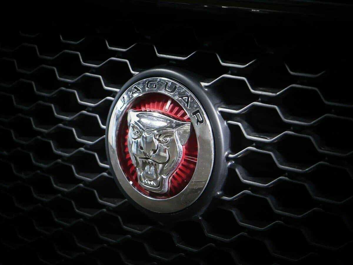 Jaguar XE с пробегом — 2018 год. Фото: #18