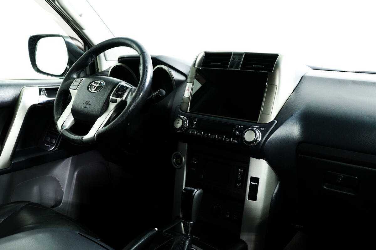 Toyota Land Cruiser Prado с пробегом — 2011 год. Фото: #8