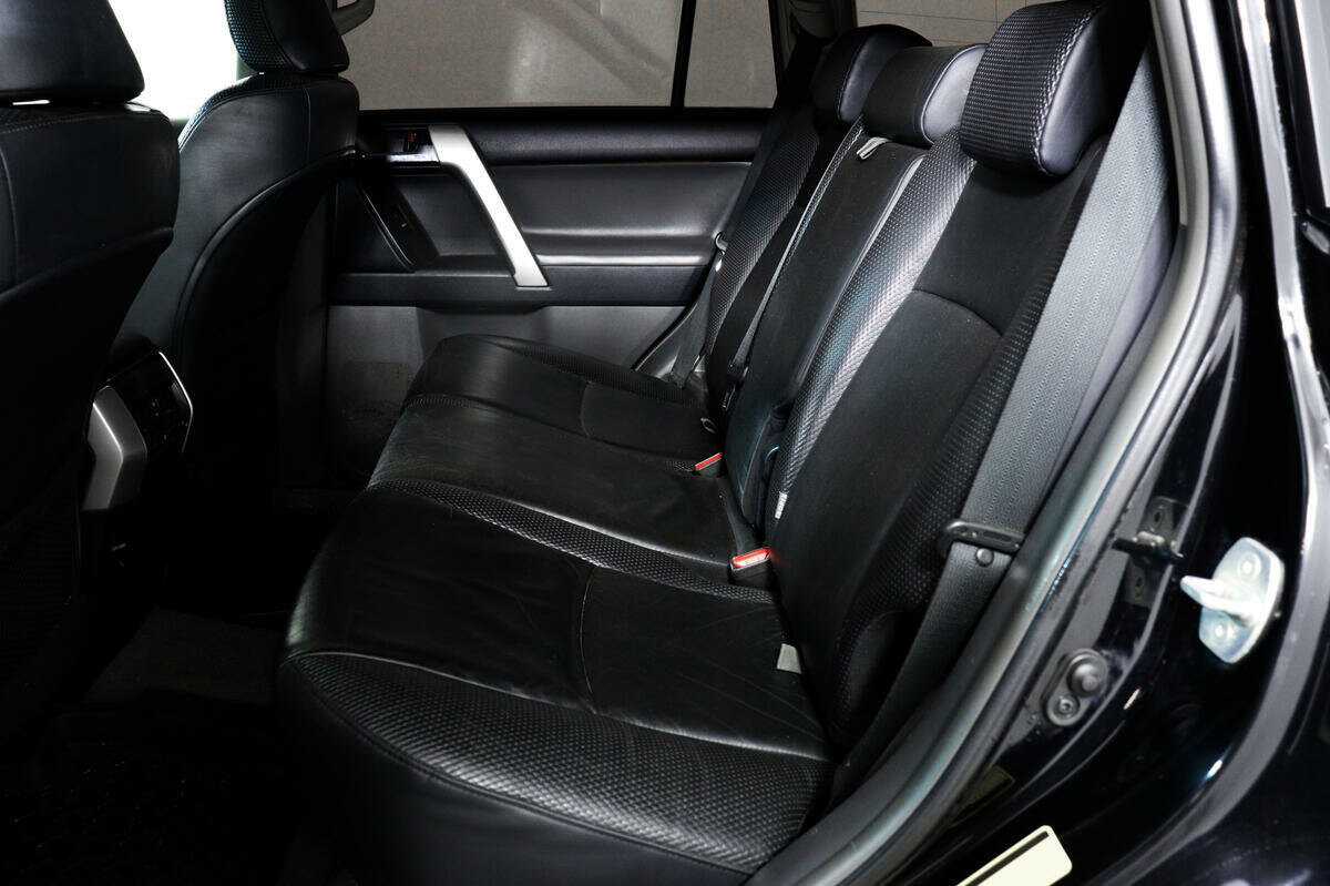 Toyota Land Cruiser Prado с пробегом — 2011 год. Фото: #11