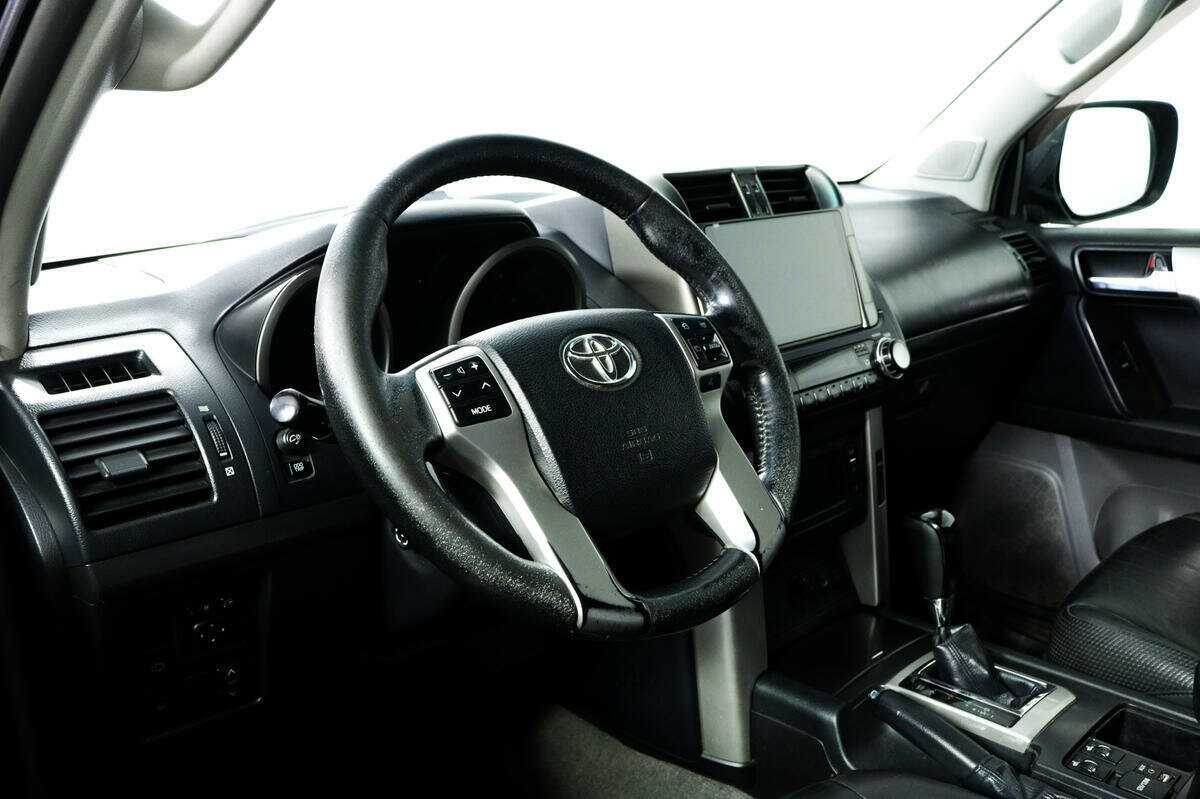 Toyota Land Cruiser Prado с пробегом — 2011 год. Фото: #12