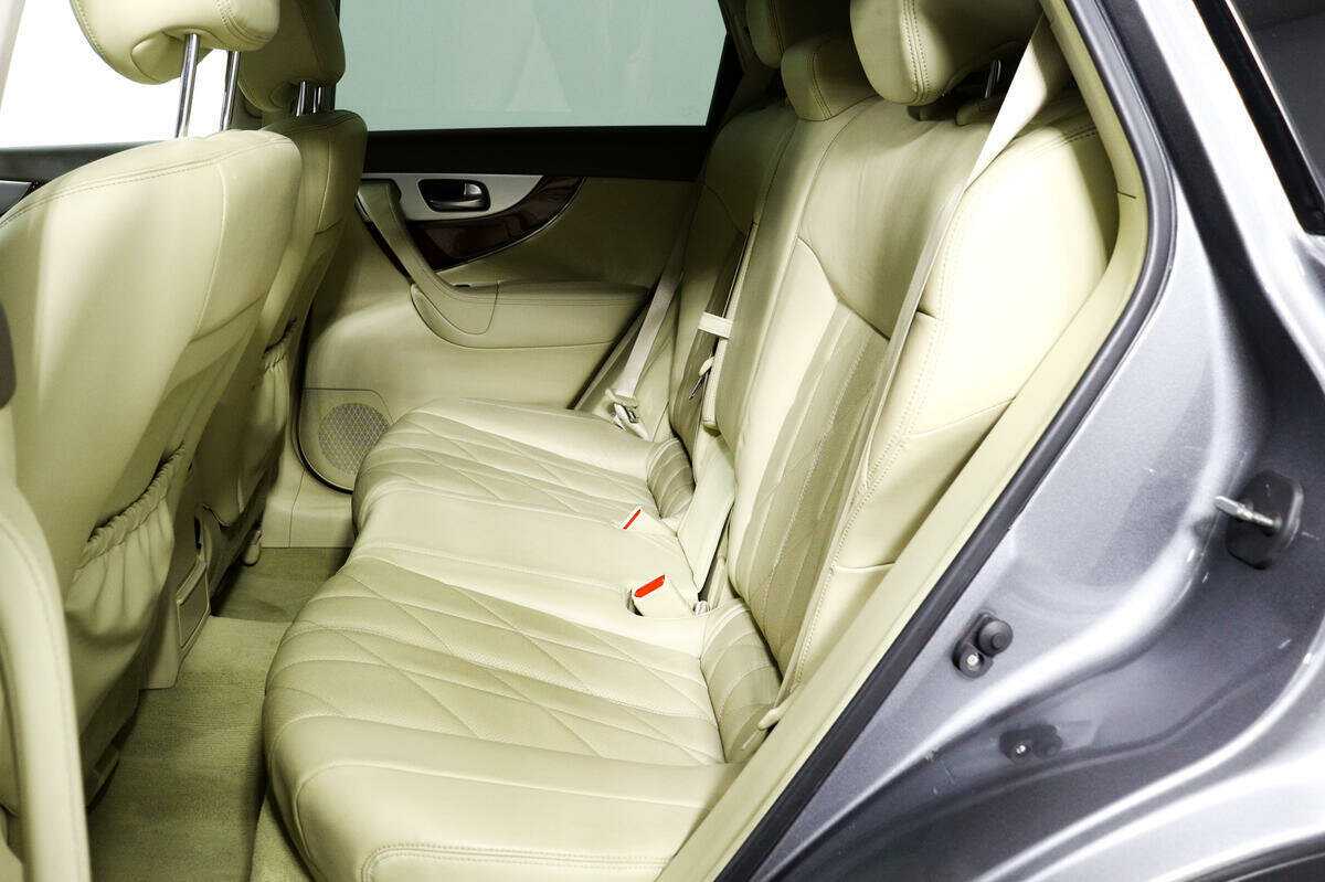 Infiniti FX с пробегом — 2012 год. Фото: #11