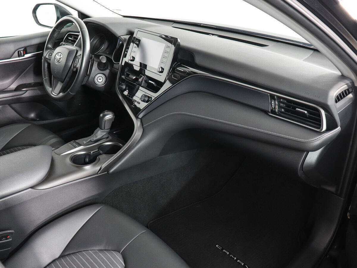 Toyota Camry с пробегом — 2022 год. Фото: #9
