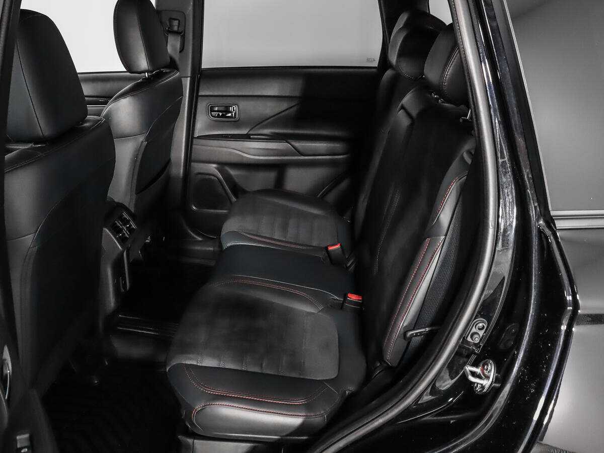 Mitsubishi Outlander с пробегом — 2021 год. Фото: #11