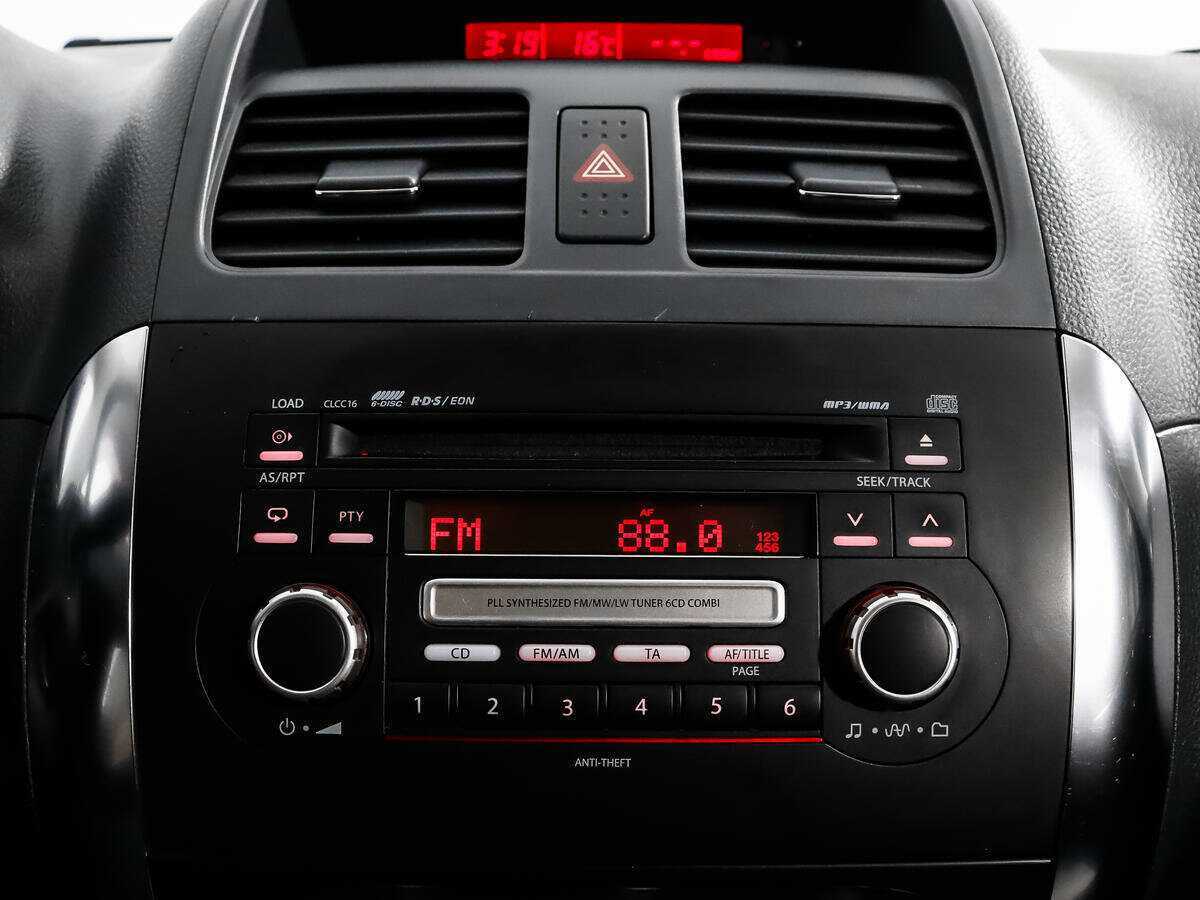 Suzuki SX4 с пробегом — 2008 год. Фото: #12