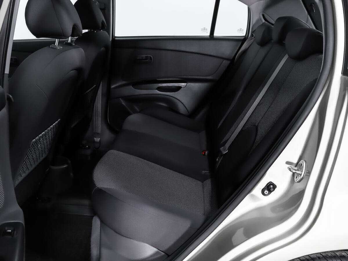 Kia Rio с пробегом — 2011 год. Фото: #9