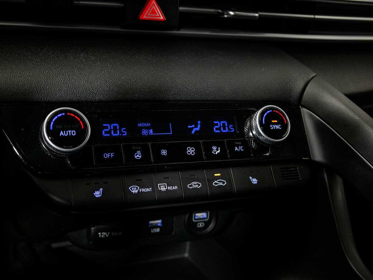 Hyundai Elantra с пробегом — 2020 год. Фото: #16
