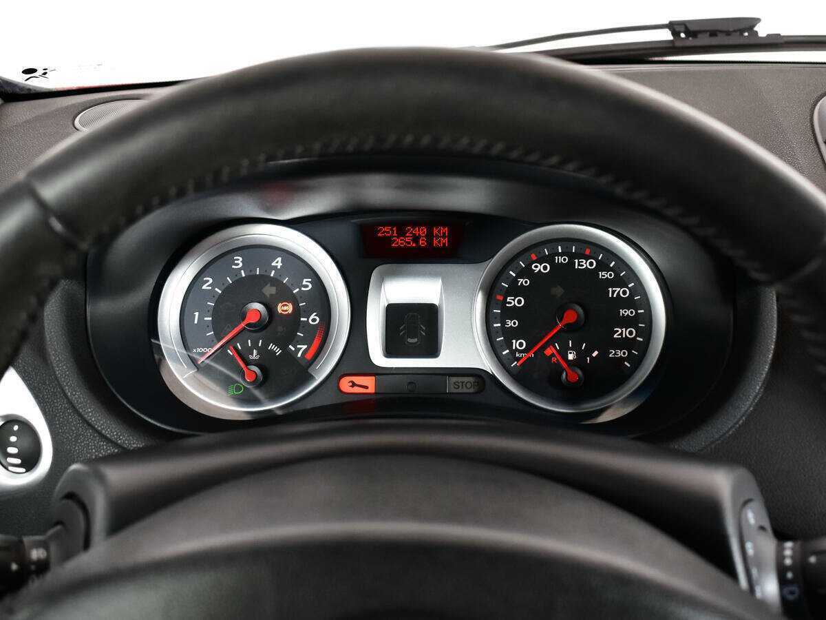 Renault Clio с пробегом — 2007 год. Фото: #10