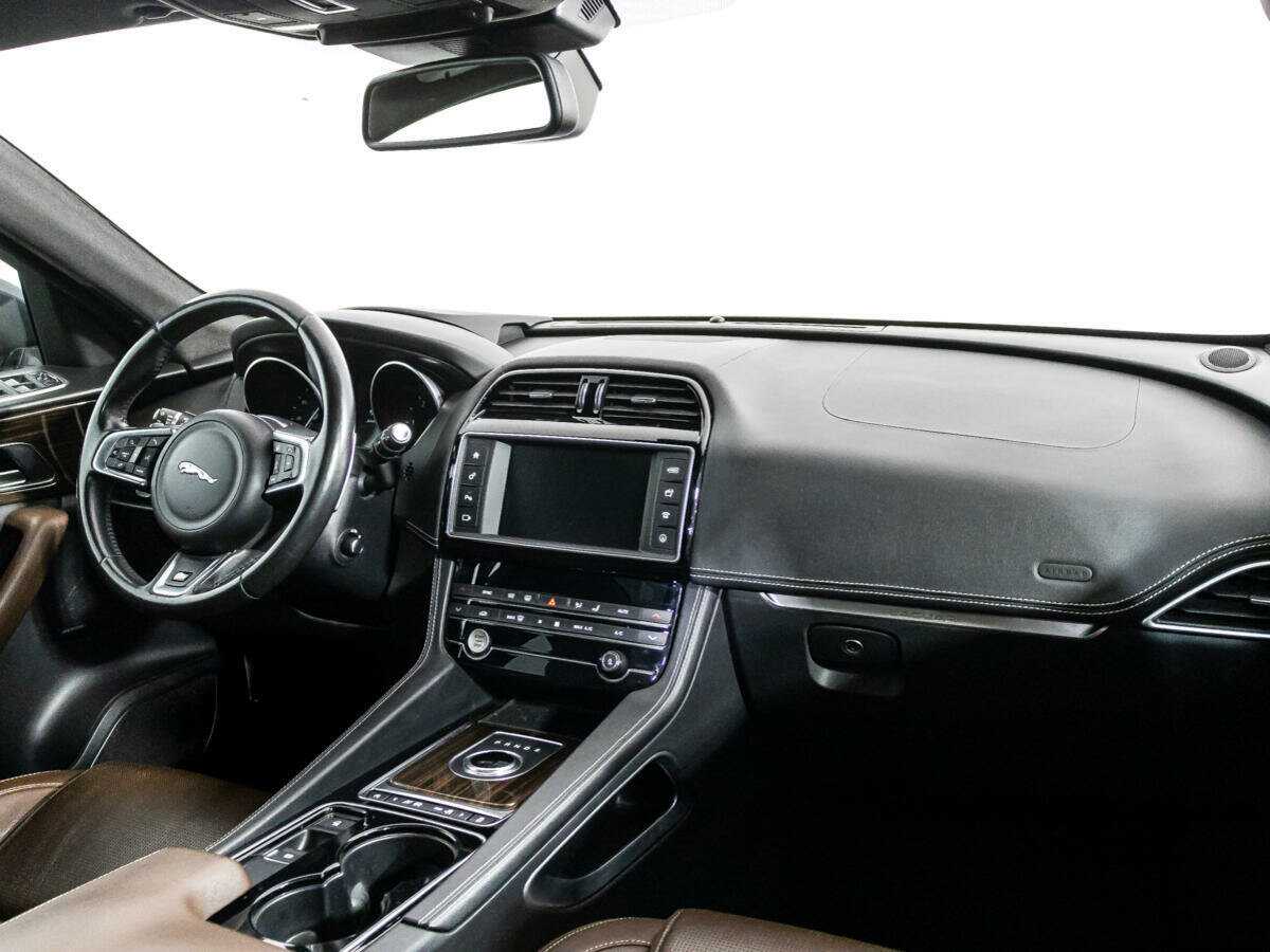 Jaguar F-Pace с пробегом — 2017 год. Фото: #8