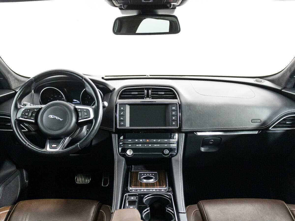 Jaguar F-Pace с пробегом — 2017 год. Фото: #11