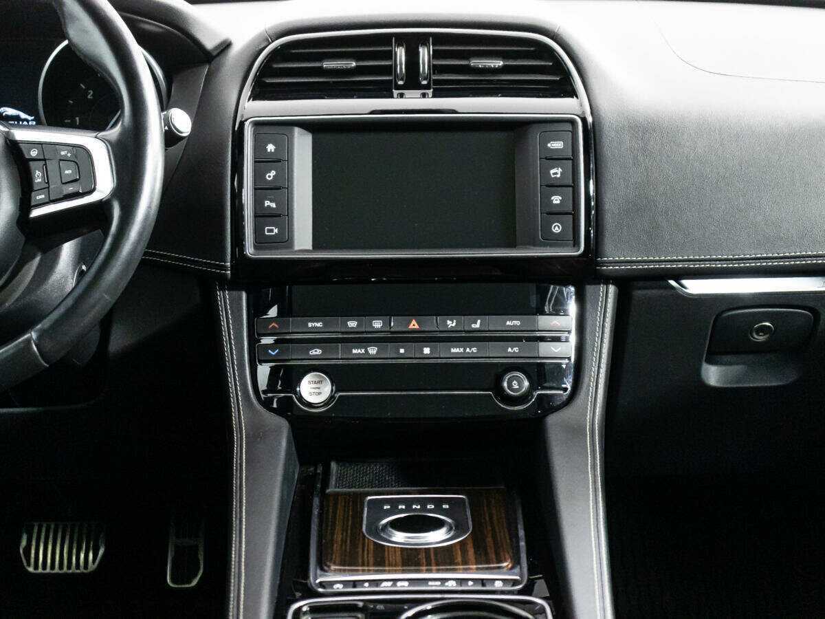 Jaguar F-Pace с пробегом — 2017 год. Фото: #12