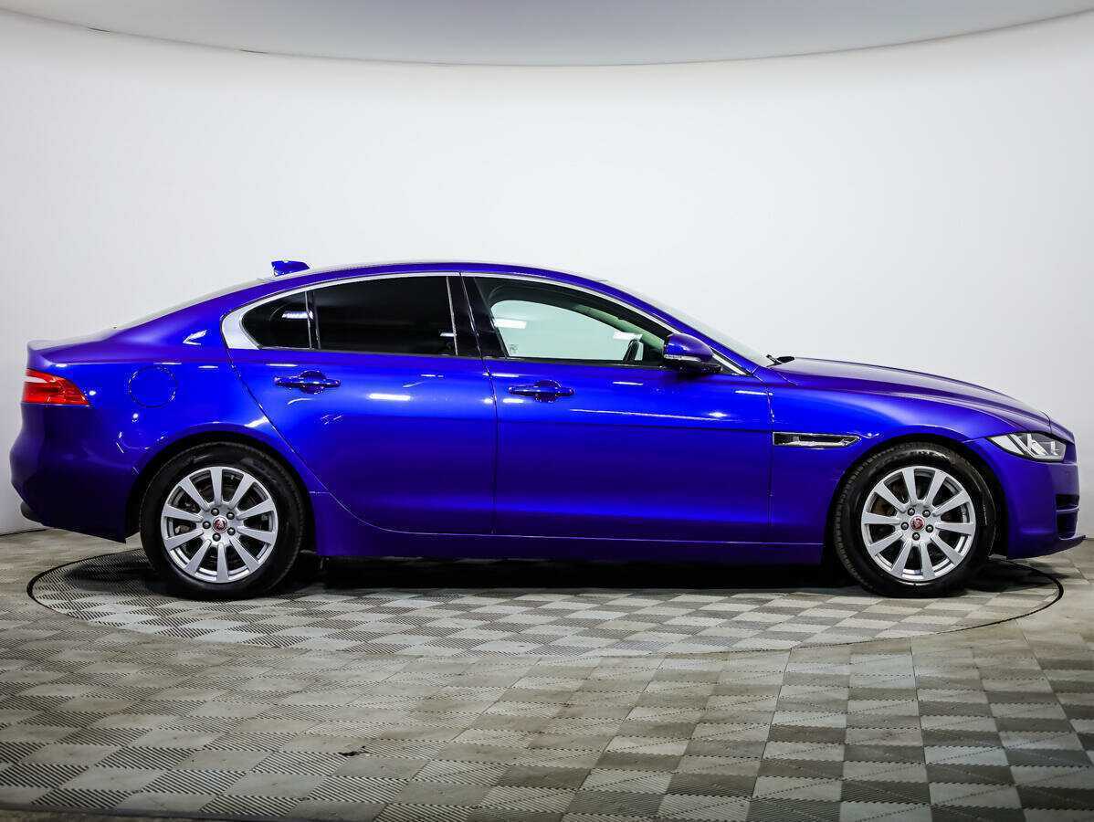 Jaguar XE с пробегом — 2017 год. Фото: #2